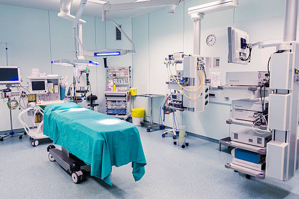 in the picture we see an empty operating room with all its instruments and ready to operate